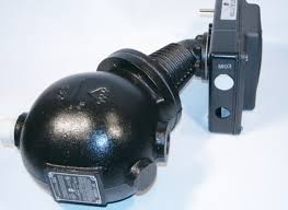 150S-M 150S-M Mcdonnell & Miller 172806 LOW WATER CUT OFF WITH SNAP SWITCH