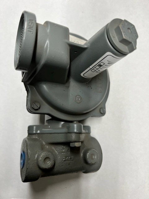 496.375A3 496.375A3 Sensus 147953 Gas Regulator. 496 3/8 1/8 Green from Bui